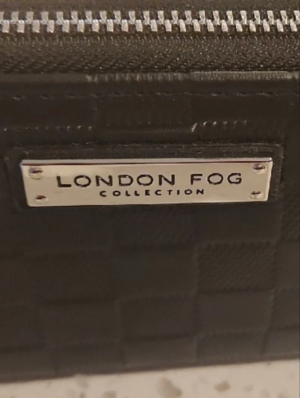 London Fog Black Checkered Wristlet Phone Wallet